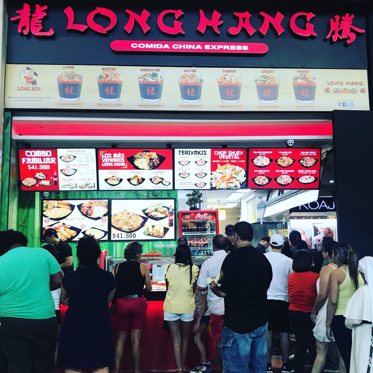 RLonghang's tweet image. Feliz de llegar a los 10 mil seguidores 🐲🐲🥂🥂#lovelonghang #restaurantelonghang