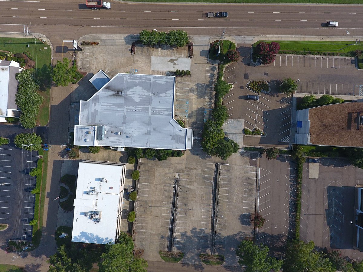 StateStGroup's tweet photo. Name this building! That's Lakeland Drive with a bird's eye view. This photo is of our 1501 Lakeland property, with nearly 60,000 cars passing it daily. Now you know! https://t.co/WywXbTdM88