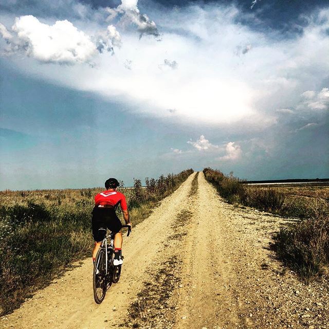 thenoizz's tweet photo. This is the road to ...... .
.
.

#velocitas #dontbesucharoadie #trailitis https://t.co/cFwDNxEs1w https://t.co/FXwccpFcNf