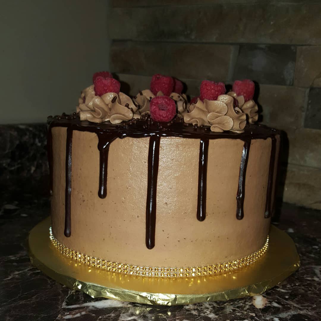 blaisinfyre's tweet photo. My chocolate raspberry creation  #chocolate #chocolatelovers #delicious #raspberry #Food #cake #buttercream https://t.co/0BFKlsVQCh
