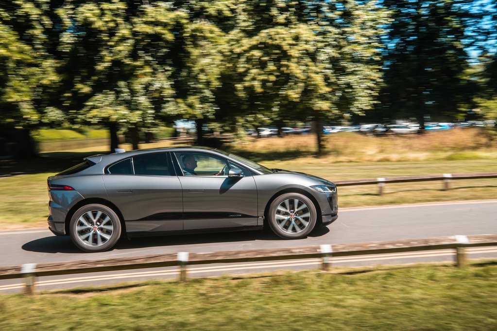 DigasaGranada's tweet photo. I-pace #Jaguar #digasagranada #electrico #Tecnología #motor #masqueuncoche https://t.co/rq25qJAEm0