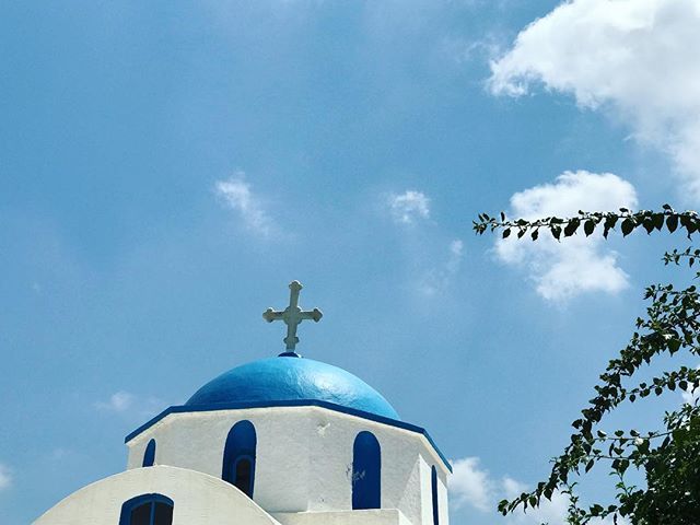 kalavros's tweet photo. Amen • #shotonmonent #sky #landscape #blue #cyclades #greekchurch #clouds https://t.co/kwsw8grOY6 https://t.co/pNM7H5bgq3