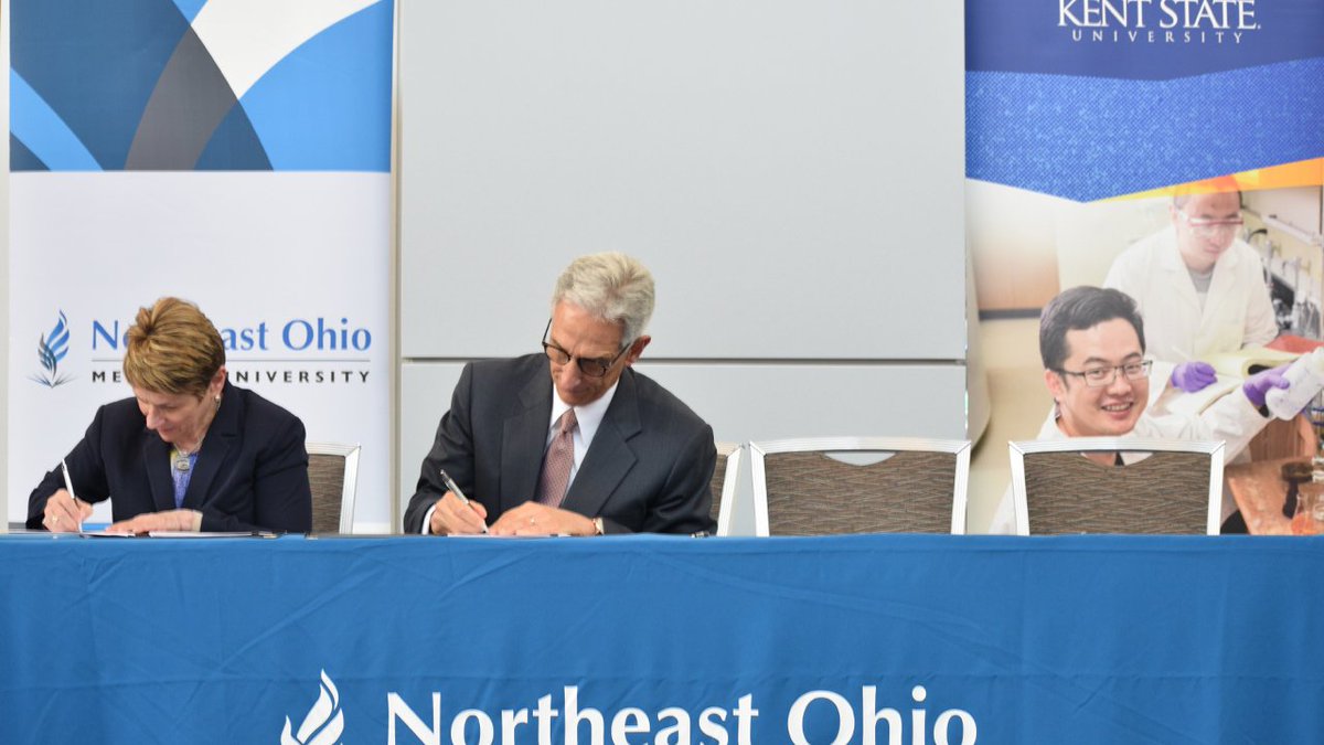 NEOMEDedu's tweet photo. NEOMED &amp; @KentState signed a shared services agreement enabling NEOMED to offer #onlinedegree programs in its College of Grad. Studies. The agreement adds to the initiatives &amp; collaborative efforts made by the schools to provide affordable, world-class #education. #ForwardOhio https://t.co/ejuF5zb8UD