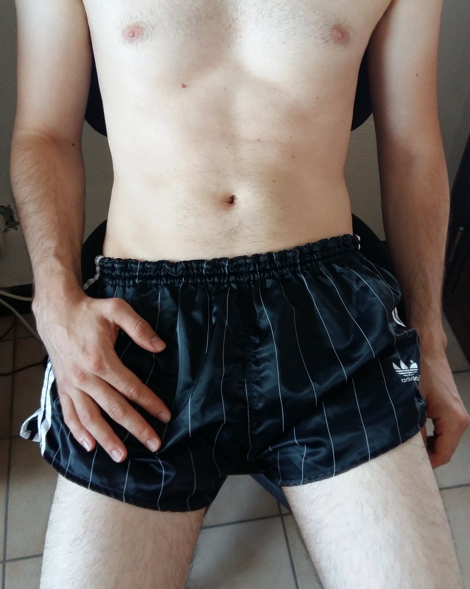 ledger_phoenix's tweet photo. Boyfriend teasing me 😎
#satinboxers #silkyboxers #silkboxers #satingear #nylongear #nylonlover #satinshort #nylonshorts #adidasshort #vintage #phoenixledger #gayboy #gay #twinklover #twink #boyfriend https://t.co/dAy77qahFw