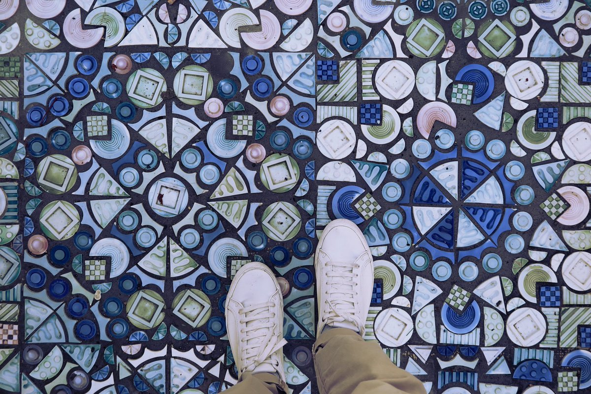 parmulo's tweet photo. "Floor and Feet", Selb. #streetart #art #Germany #conceptualart #pattern #parmulo #perfectionasexpression https://t.co/toTs8tJXx5