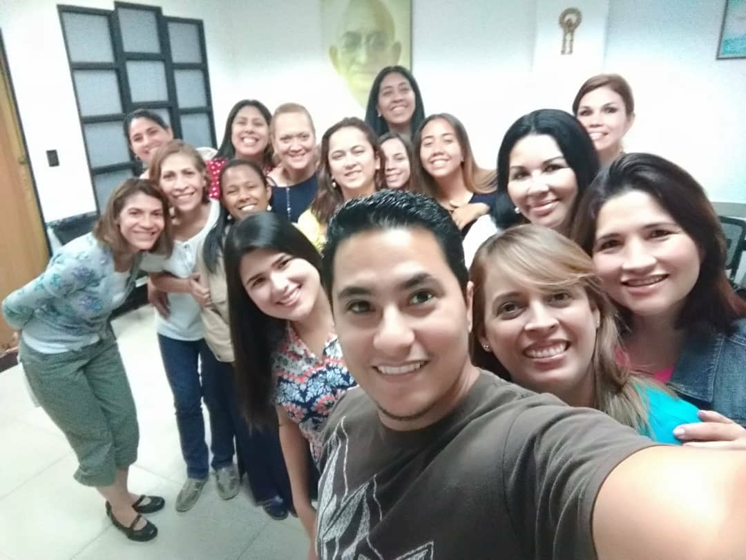 MalyeliDG's tweet photo. Inmensamente feliz en el Taller PNL para todos. Tres días llenos de aprendizaje, conocimientos,  alegría y diversión.  Agradecida con este maravilloso grupo de personas por toda la  disposición de aprender y seguir creciendo. @ivpnl #PNL #HerramientaPoderosa https://t.co/1qzRpgXPed
