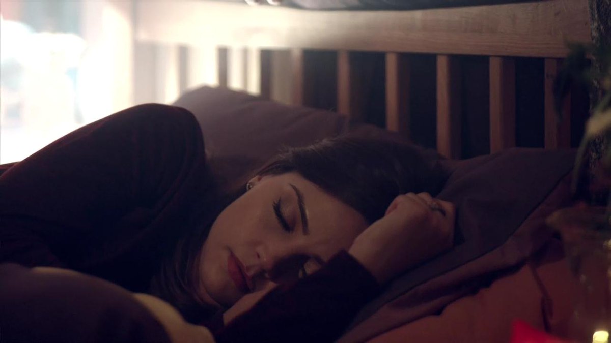 Gotham_Kitty's tweet image. Aww bless. My little angle looks so peaceful. A hard day at work. then time with @SirPatterson and then a few hours with me has tuckered her out. Bless. Sleep tight. Pleasant Dreams.😴😴💤💤@Bethany_Tonkin