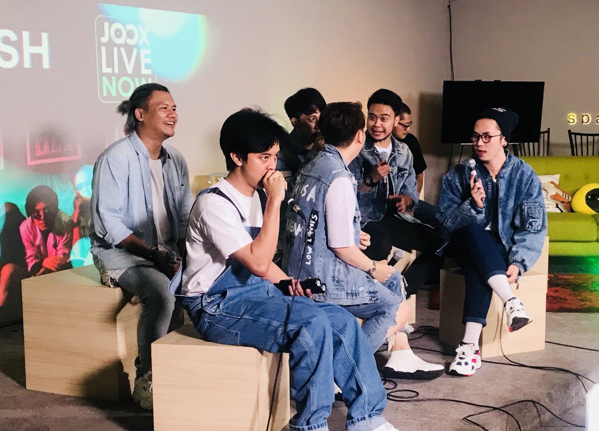 label401's tweet photo. Keseruan di @JOOX_ID live semalem, thanks juga #SMASHBLAST yg langsung hadir n yg sudah menyaksikan, kalian memang #FENOMENA 👏👏👏 https://t.co/W7In85Sda8