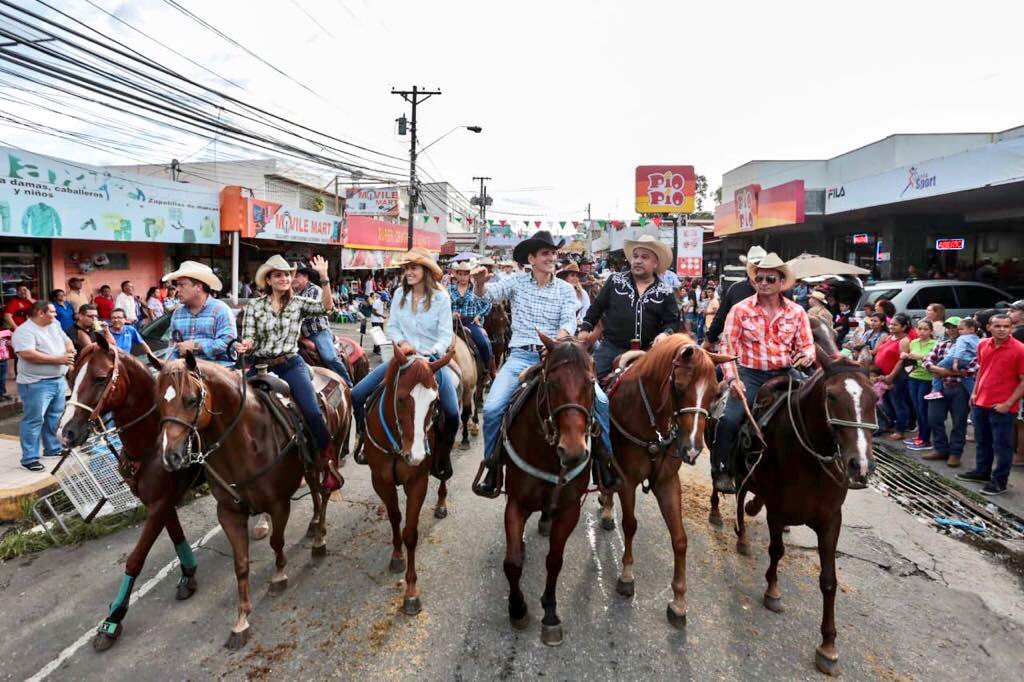 Empezamos la cabalgata en conmemoración de los 155 años de fundación de Bugaba. #ElNuevoCambio felicita este hermoso pueblo y a toda mi gente Chiricana.