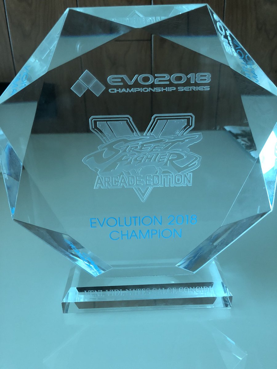 MrProblemX's tweet photo. At the airport waiting for my return flight. This was the best tournament win of my life and I’m really happy. EVO 2018 ITS COMING HOME!!!!!!! https://t.co/fmZSxHW6uT