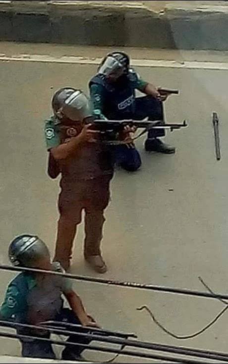 tahsin_jeba's tweet photo. those who swore to protect us they themselves the police are shooting at us

#RoadSafetyMovement #WeWantJustice #BangladeshStudentProtests @BBCWorld @BBCBreaking @CNN @cnnbrk @AlJazeera @UNICEF @UN https://t.co/qrYvauCQFg