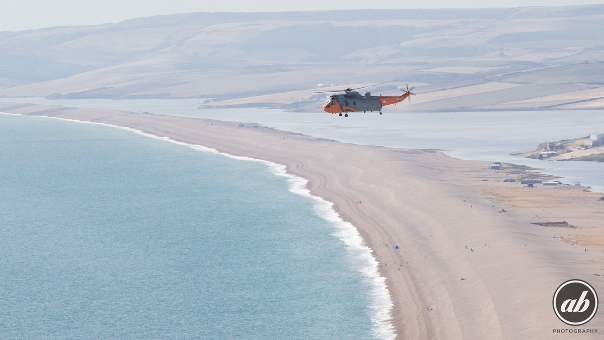 AdamBull2's tweet photo. A evening sortie across Chesil Beach for @HeliOperations Sea King XV666 #HeliOperations #Portland #NavalHistory #photography https://t.co/eeVLa0XO7M