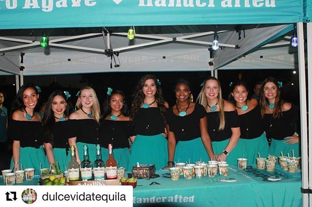 evewine101's tweet photo. We are so excited that welcome @dulcevidatequila to #cocktailsontheroof 9/7 #Repost @dulcevidatequila with @get_repost
・・・
The gang's all here!  #sweetlifesenorita #dulcevida #dulcevidatequila #vivadulcevida #real #fruit #tequila #sweetlife #livingth… https://t.co/xBCddVAZXT https://t.co/auaVyggkDD