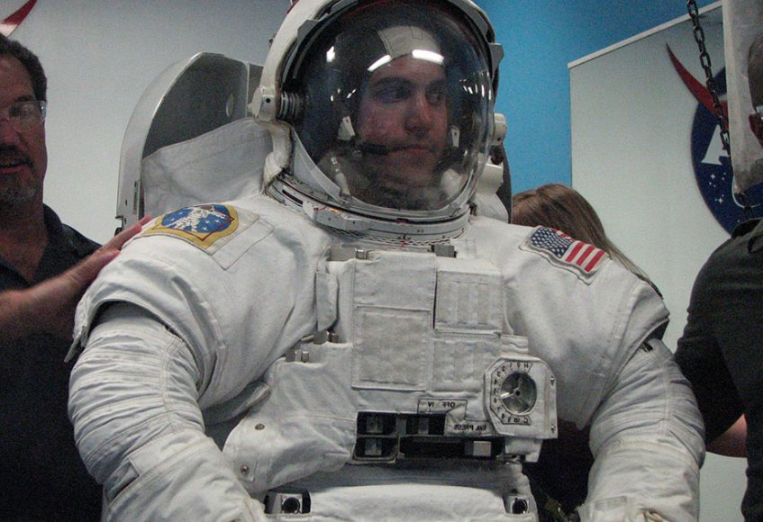 UofMDesign's tweet image. "A lot of the problems that exist in #wearablesystems right now are things that #appareldesigners have unique perspectives on." Members of #UMNWTL got a great shout-out in this article on @NASA's Space Technology Research Fellows Program z.umn.edu/3mvd @Boring__Brad