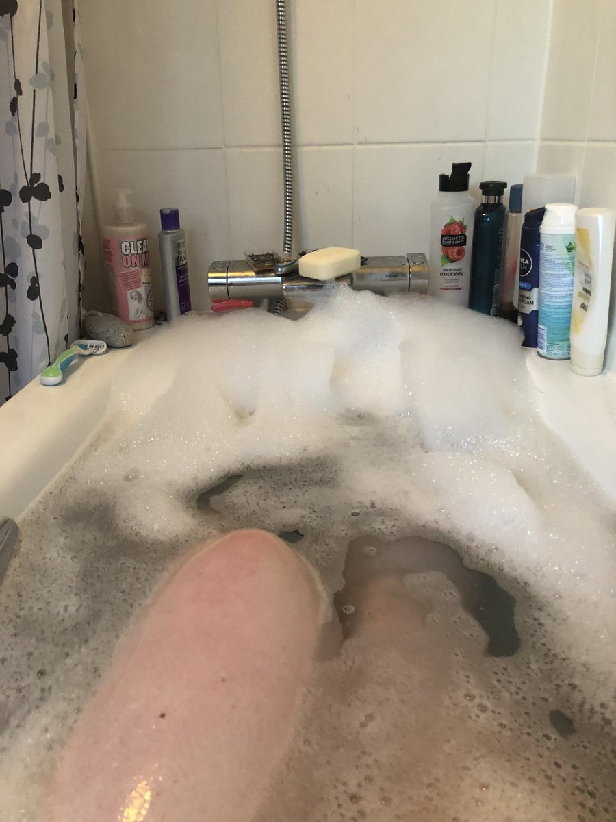 xCharlieBee's tweet photo. Hot bubble bath time, all you fuckers can look all you want! I’m cleaning up before I take your cash #paypiggy #rinsed #FinDom #finsub #cashcow #payme #tributes https://t.co/vt322LPAVW