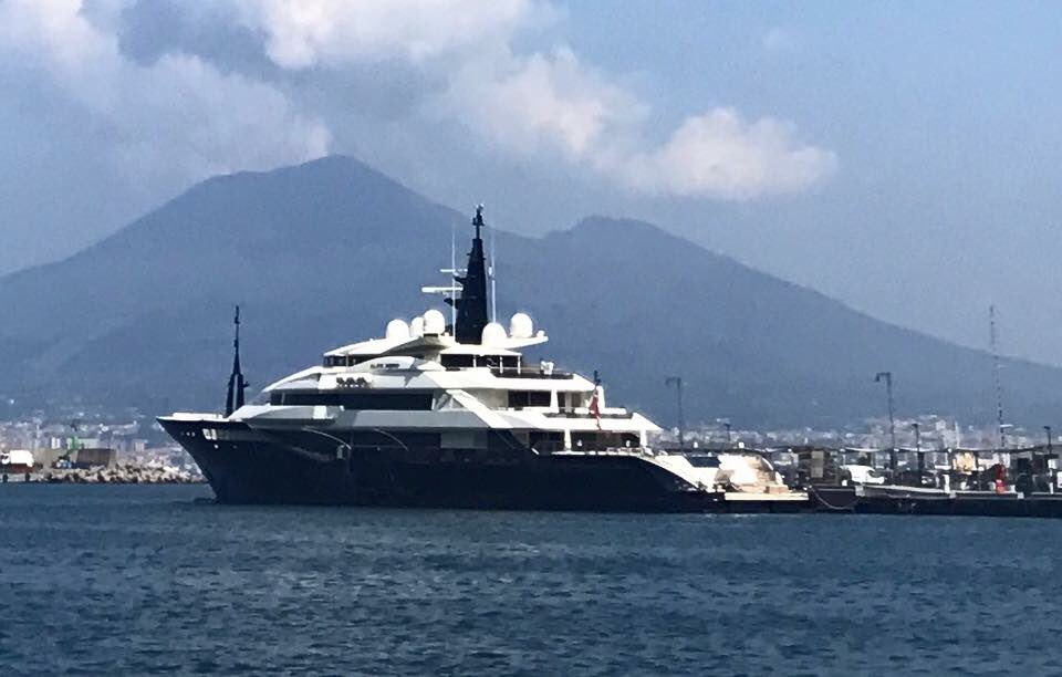 luisadelsorbo's tweet photo. #today #stabiamainport #AlfaNero #80meters #superyacht #berthAlongside #cityCenter #Castellammare #Faito #Pompei #Stabia #Sorrento #Vesuvio https://t.co/5sHjrkPfjI