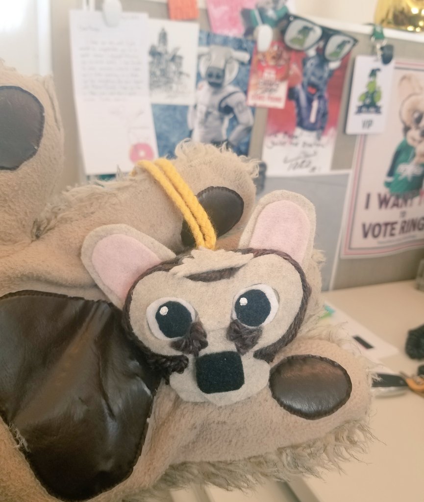 TXStarsRingo's tweet photo. Fan mail makes the offseason (and my recent house arrest) go by MUCH quicker!!
Thank you @MascotDiaries for this awesome ornament! As soon as my mail room privileges are reinstated I will make sure to send you my newest autograph card. #FanMailMonday https://t.co/7wOe2oscrQ