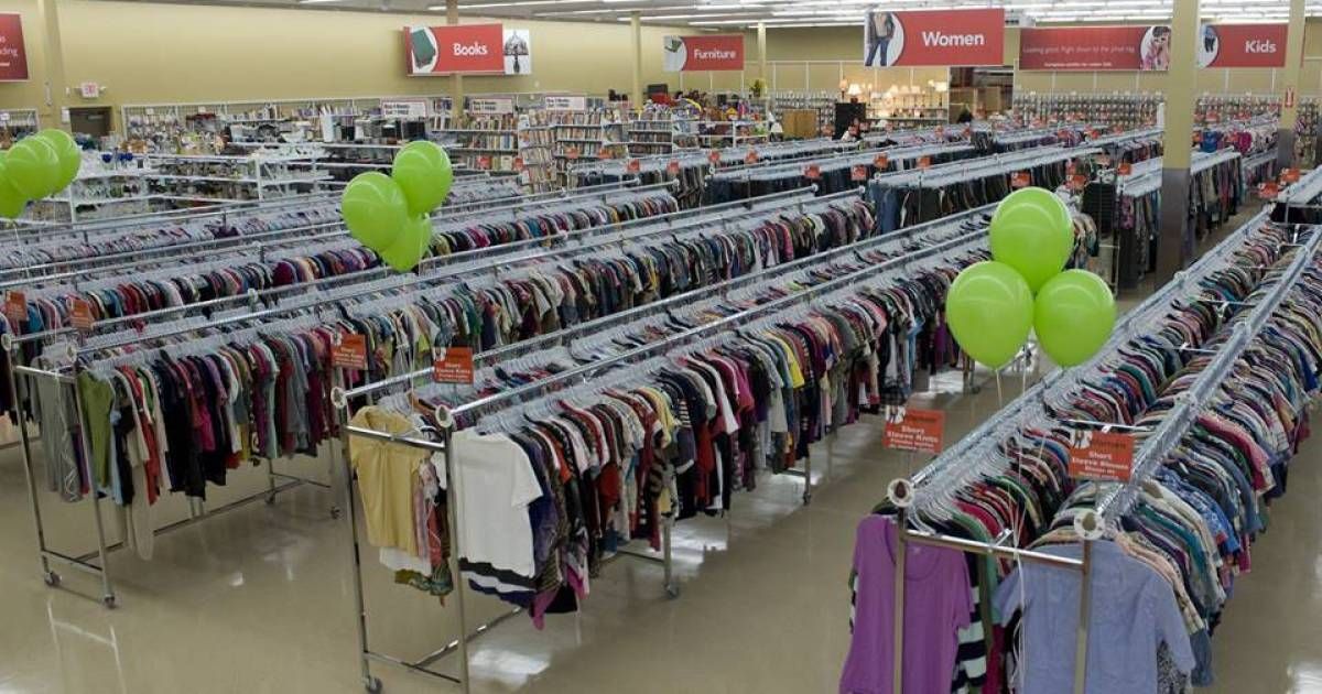 "Around 50% of #clothing that go to brokers are sent to used clothing markets abroad. 20% become wiper rags for industrial cleaning purposes &amp; 20% are transformed into insulation &amp; emergency blankets. The remaining 10% end up as garbage."

Learn more here: buff.ly/2AqjhGt