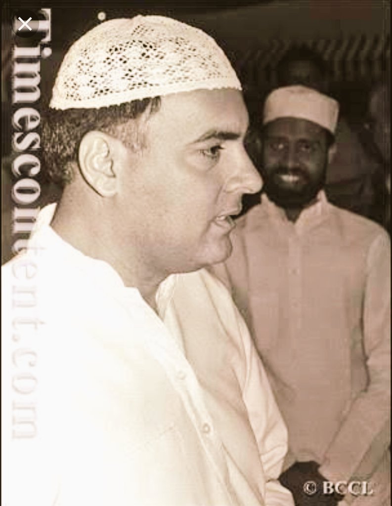 rajalakshmij's tweet photo. Pic 1: Rajiv Gandhi praying at a Mosque
Pic 2: Narendra Modi praying at Janki Temple, Janakpur

Pic 1: Skull Cap - Secular
Pic 2: Hindu Pagdi -Communal

Shashi Tharoor is a true expert at how the right headgear can make all the difference. Modi deserves the #CongHeadgearInsult 😒 https://t.co/QfhC6hQtLK
