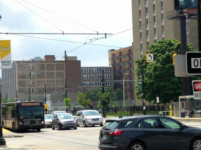 A northbound FAST bus on Woodward in Midtown.