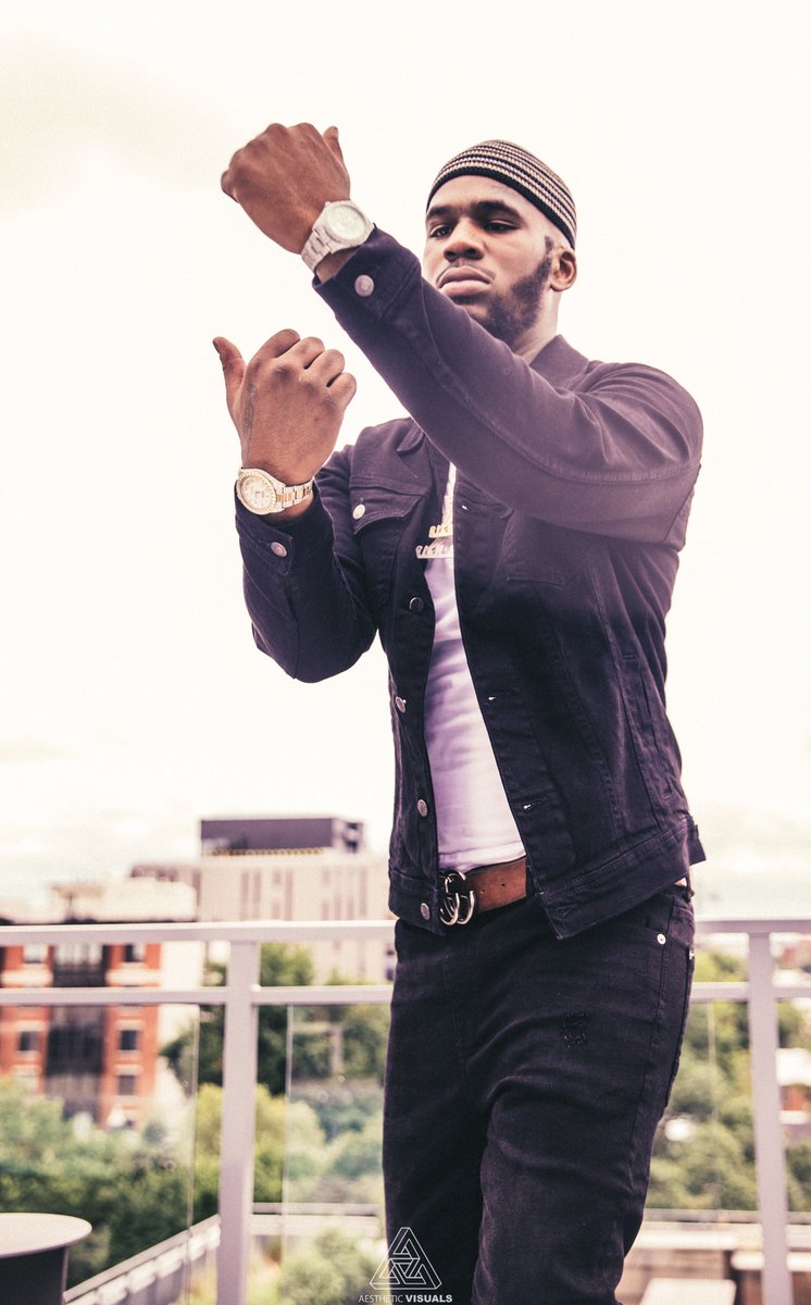 Full of pain but I’m steady shining💔💎💫💸