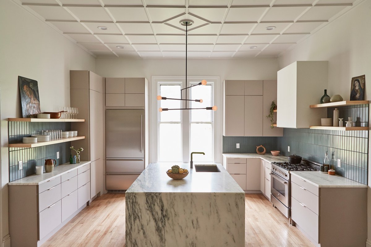 "One of our design principles throughout the house was to mix old + new, so we felt that the tile's modern vertical lines played great against original trim on the ceiling" -- <a href="/thefilomena/">The Filomena</a>. Click to read their full story: bit.ly/2NZuZd0