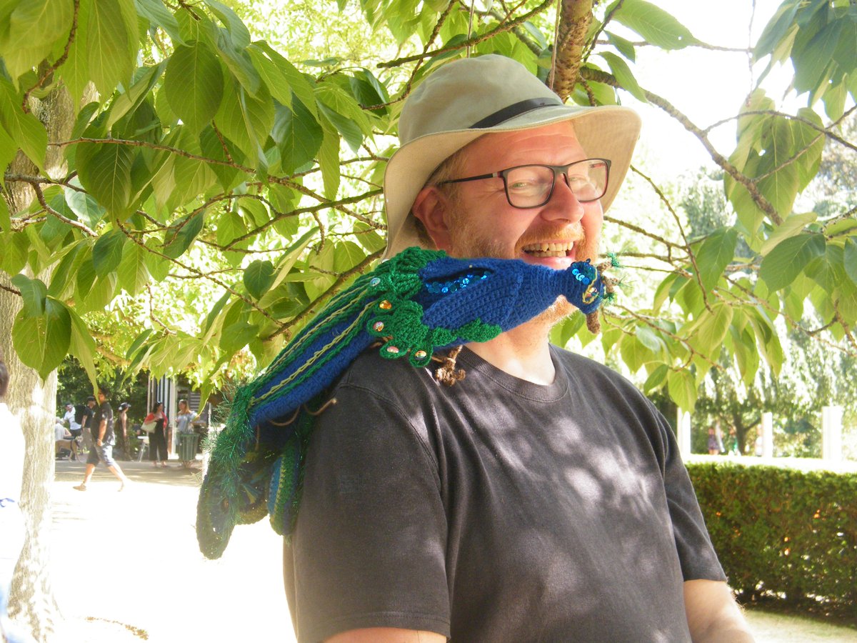 mckellar_ali's tweet photo. My favourite quote of Sunday:  "So so so many people said that the  'magical birds' were a highlight of the festival....children especially kept asking to return to them". HUGE, huge thanks to all the knitters and crotcheters! @AITPLeamington #BirdsinthePark https://t.co/J0hGlTOkX9