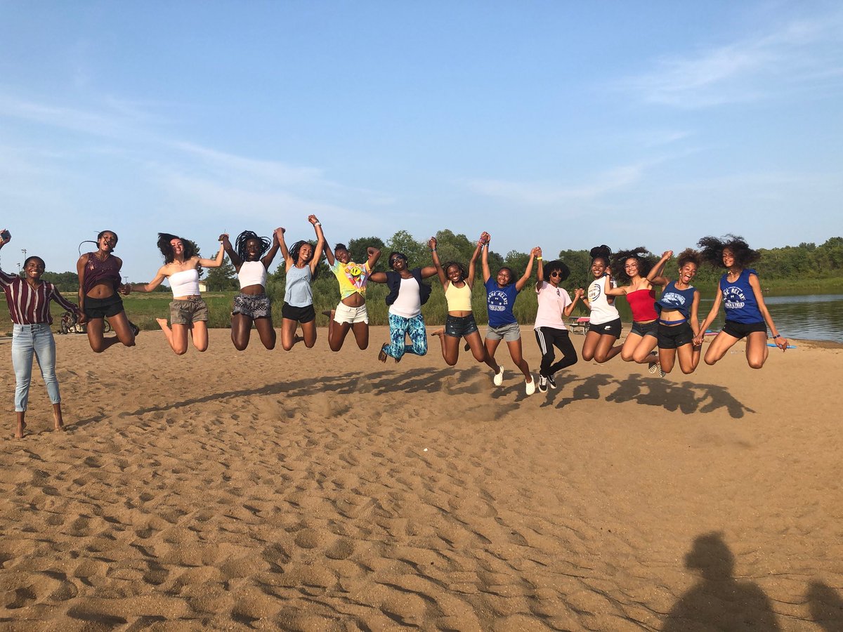 faithprecious00's tweet photo. Let me introduce y’all to my second family❄️🙅🏾♀️💜 #jos2018 #thelastride #amianalumninow #cutestteamaround https://t.co/1jFxfWt1gz
