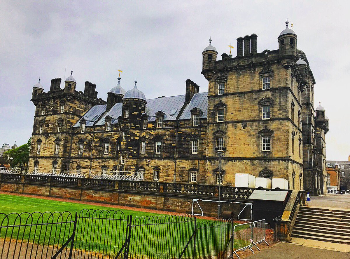 PassportFinds's tweet photo. Where did J.K Rowling get her inspiration for Hogwarts School of Witchcraft and Wizardry? George Heriot’s School in Scotland! It was built in 1628 and is a Harry Potter fan’s destination dream come true.#world_trip #tripadvisor #tripgram #tripofwonders #tripoftheday #tripofwonder https://t.co/wIZtJFiBGW