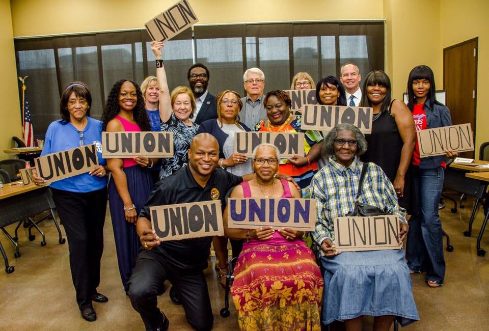 SpeakerWelchIL's tweet photo. Today was an amazing day of showing appreciation to our local friends in labor.  Tremendous thanks to my co-host, @BrandonforCook, Bellwood Mayor Andre Harvey and SEIU HealthCare President Greg Kelley for helping to organize a fabulous event. #Appreciation #UnionStrong👊🏾💪🏾 https://t.co/bb7ROnjWML