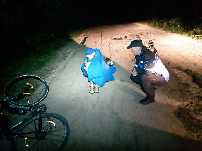 Stray dog in Romania keeps injured cyclist warm until help arrives: road.cc/246325 #cycling