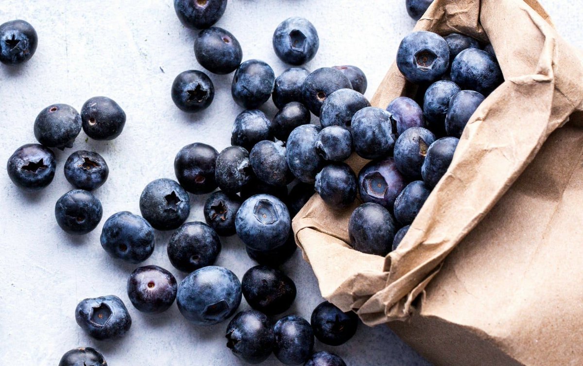 AlliesNaturals's tweet image. Who doesn't want to be smart? Did you know that blueberries are one of the BEST things you can eat daily to keep brain functions functioning? #brain #nutrition buff.ly/2vmCB28