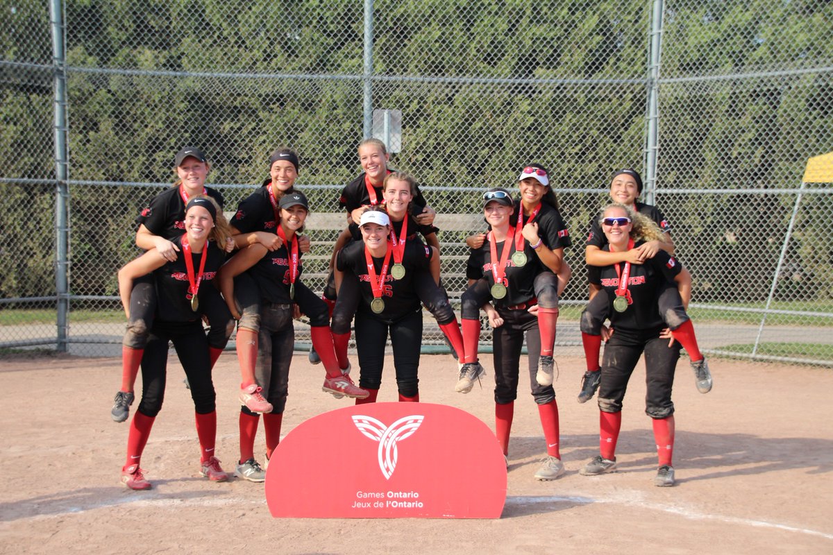 WaterlooU19WhT1's tweet photo. With a win in our 110th &amp; final game of the year 2K2 takes home the GOLD @OSGlondon2018  I want to thank all the players &amp; parents for a great season. Special thanks to @ddrover11 @hallsy5 for all of your help. Couldn't have done it without you guys @UTMREVOLUTIONFP @OntarioPWSA https://t.co/8VSP1ZaOpo