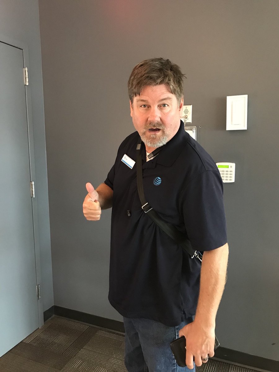 ViewCrewRoanoke's tweet photo. Ken #CRUshing it today and working on his 2nd CRU now! #2CRU4U #ItsJustBusiness @swisher_adam @sambone78 @ATTChristopher @dobiesj @DaleB1 @404girl https://t.co/fq3cshAlnz