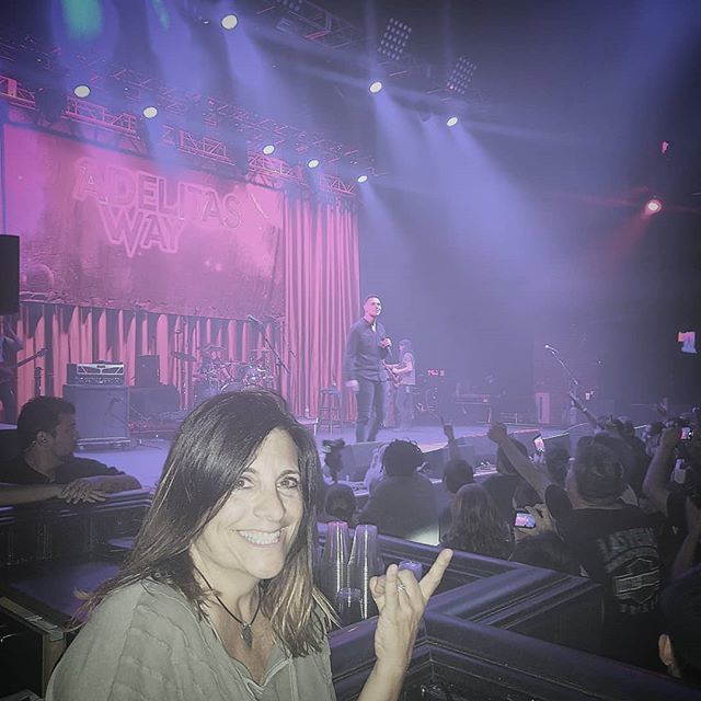 runninrocker's tweet photo. Thanks @marathonpitstop for the wonderful #vegas weekend of concerts,  friends,  and fun!  You'd think it was my bday week instead of yours 😁... and now you get to deal with all this traffic in front of us! #somanycars #itwasworthit #calibound #youre… https://t.co/kmLbHMWKLE https://t.co/ztZA3Z6bOm