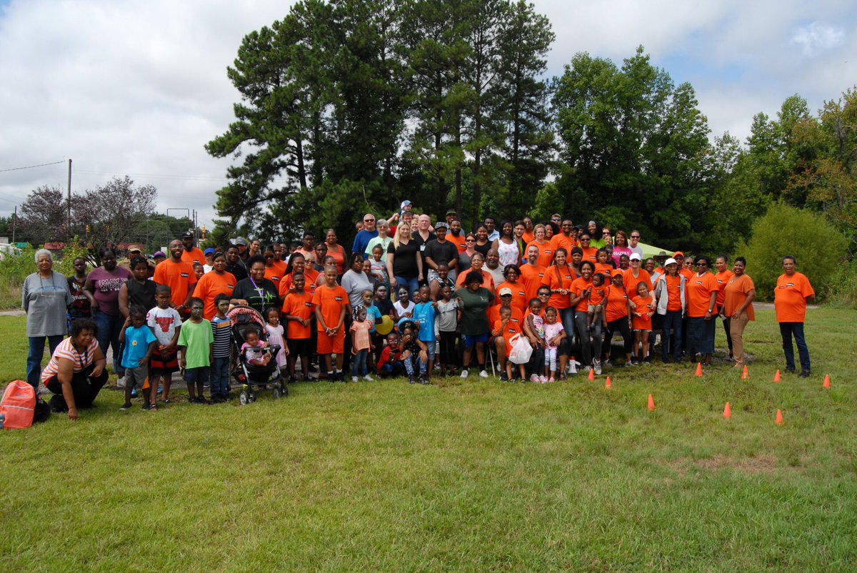 OasisofHopeMin's tweet photo. This was our BIGGEST Community Day yet with 265 people in attendance! We do this for all of you!!! Mark your calendar for the 1st Saturday in August for #CommunityDay19! We hope you’ll be in next year’s picture 🤗 https://t.co/YrIDQxaQw4