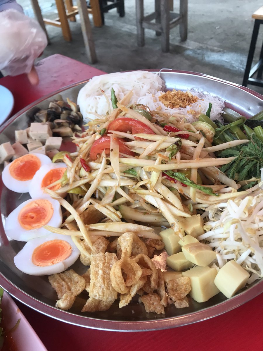 PassapornTagpoo's tweet photo. ตำปากแตกเจ้าเด็ด https://t.co/bBCMgMln2t
