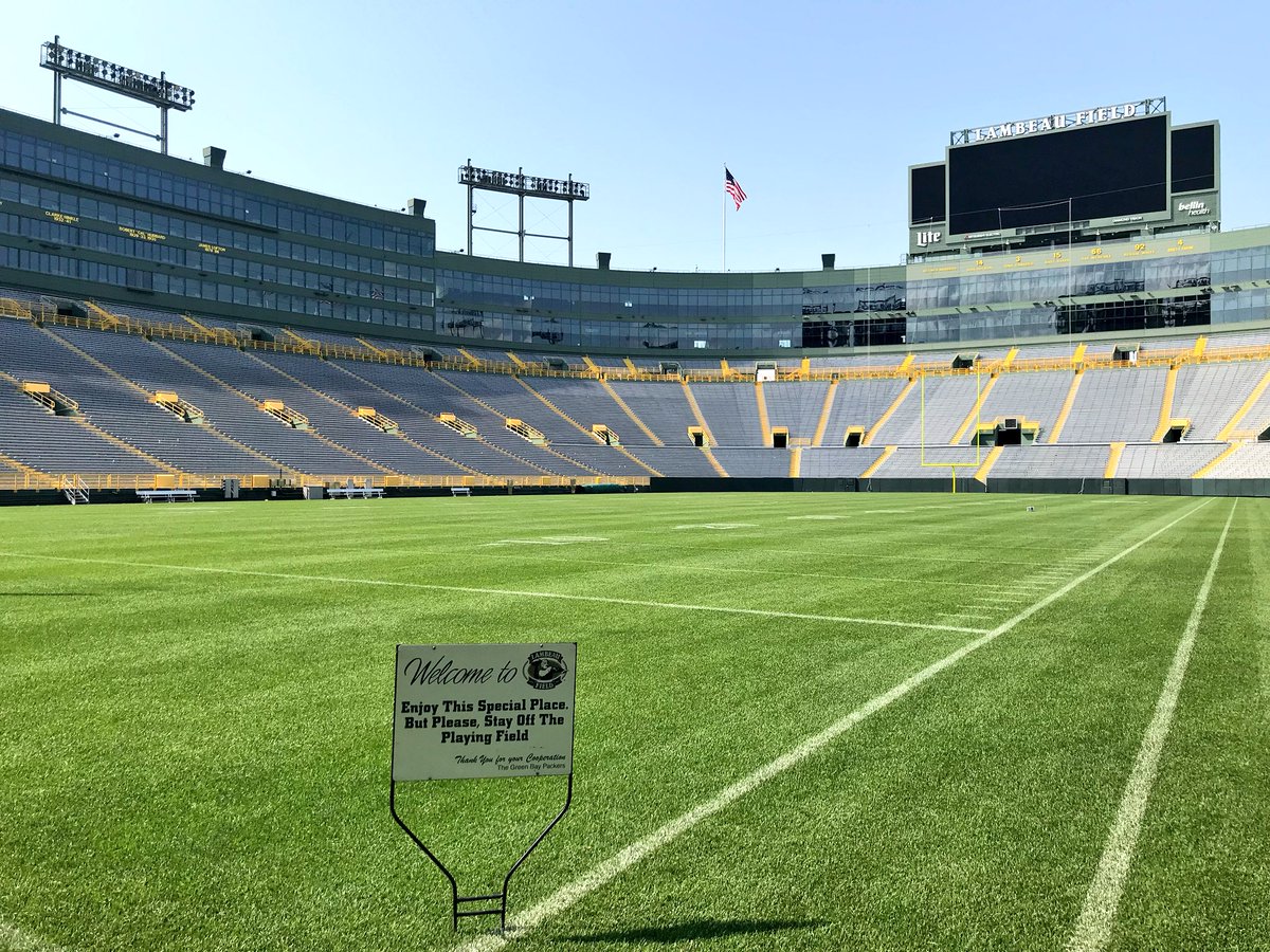 TheMozKnowz's tweet photo. Thursday football returns to .@LambeauField! We continue to get you set on the #Fox11TCR! Be sure to watch tonight on @fox11news at 10PM with #Packers Hall of Famer .@GrayJohnnie! #PackersCamp #Packers100 #TENvsGB https://t.co/eOl6to0Fnm