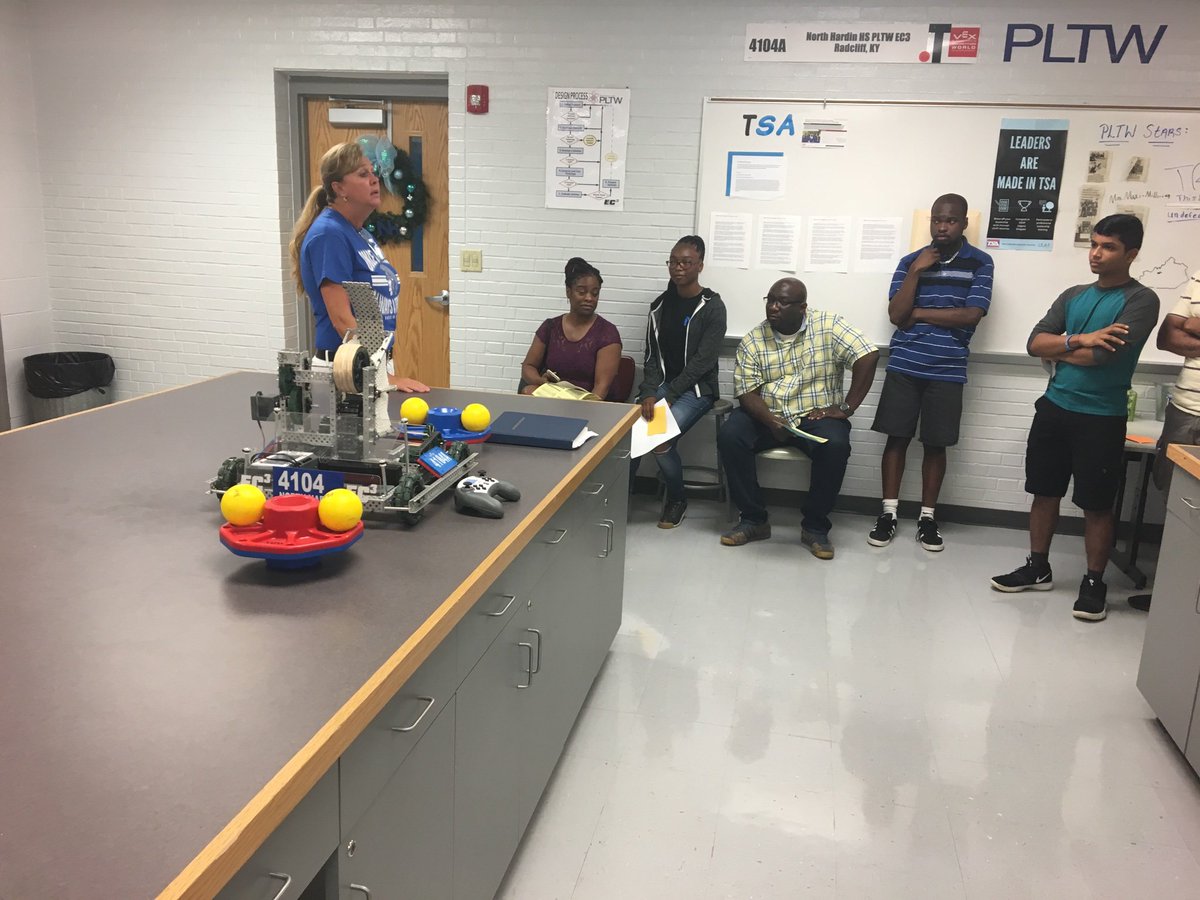 Currently showing North Hardin students and parents the VEX Robotics program and the engineering classes here at the NH Open House with Ms.Mills <a href="/HCSEC3_PLTW/">EC3_PLTW</a> <a href="/NorthVex/">North Hardin VEX</a> <a href="/Hogue_Mills/">Missy Hogue-Mills</a>