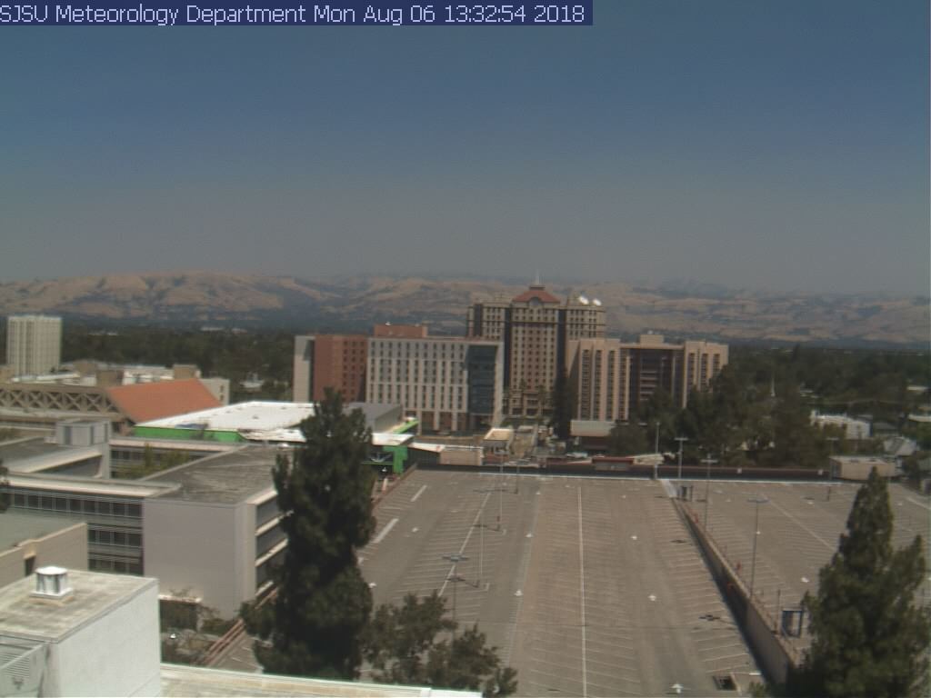 SJSUmeteorology's tweet photo. #wildfire #smoke clearly seen from the east-facing #cam on #DuncanHall at #SJSU. But skies clear to the north from the north-facing cam. Thanks to an #onshore #breeze. #cawx @NWSBayArea @MarkTamayoKTVU @RobMayeda https://t.co/pqzw0BS0uS