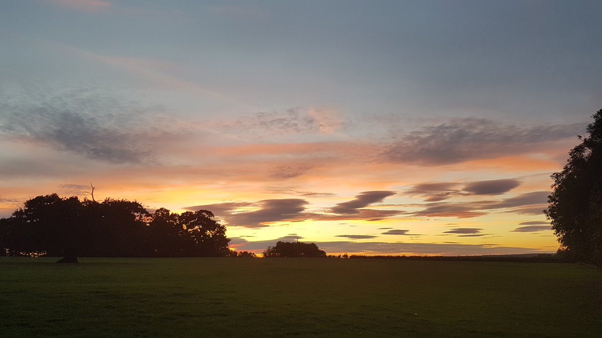 northyorkswx's tweet photo. @AP3_2018 @LMcGPhotography @FOXY3282 @Heathergarner78 @NixSmith73 @Scarborough_GB @JonMitchellITV @zSweeney90 @sar_swift Been some nice scenes around #NorthYorkshire today. 😁 https://t.co/9akyh5pQlg