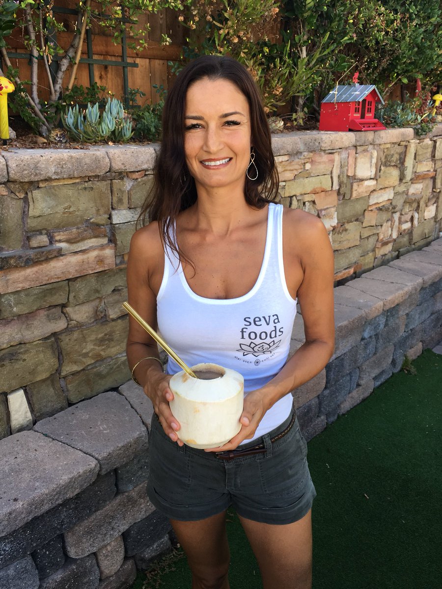 PatrickJPierce's tweet photo. .@sevafoods made its #SanDiego TV📺 debut today on @fox5sandiego. Michelle May showed how to make #SpaceIceKream &amp; #CoconutJerky w/ @ChrisMurphyTV. 🚀🍦= never melts, the perfect summer treat. 🥥= plant-based🌱 jerky w/ a tender, yet meaty texture for vegans + meat eaters alike. https://t.co/uqHx4BGIjh