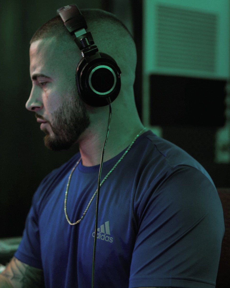 CrackaLack's tweet image. Schtudio schmixin schongs schon. @adidas SPONSOR ME!

#CrackaLackOnTheTrack #DoYouReallyWantIt #Adidas