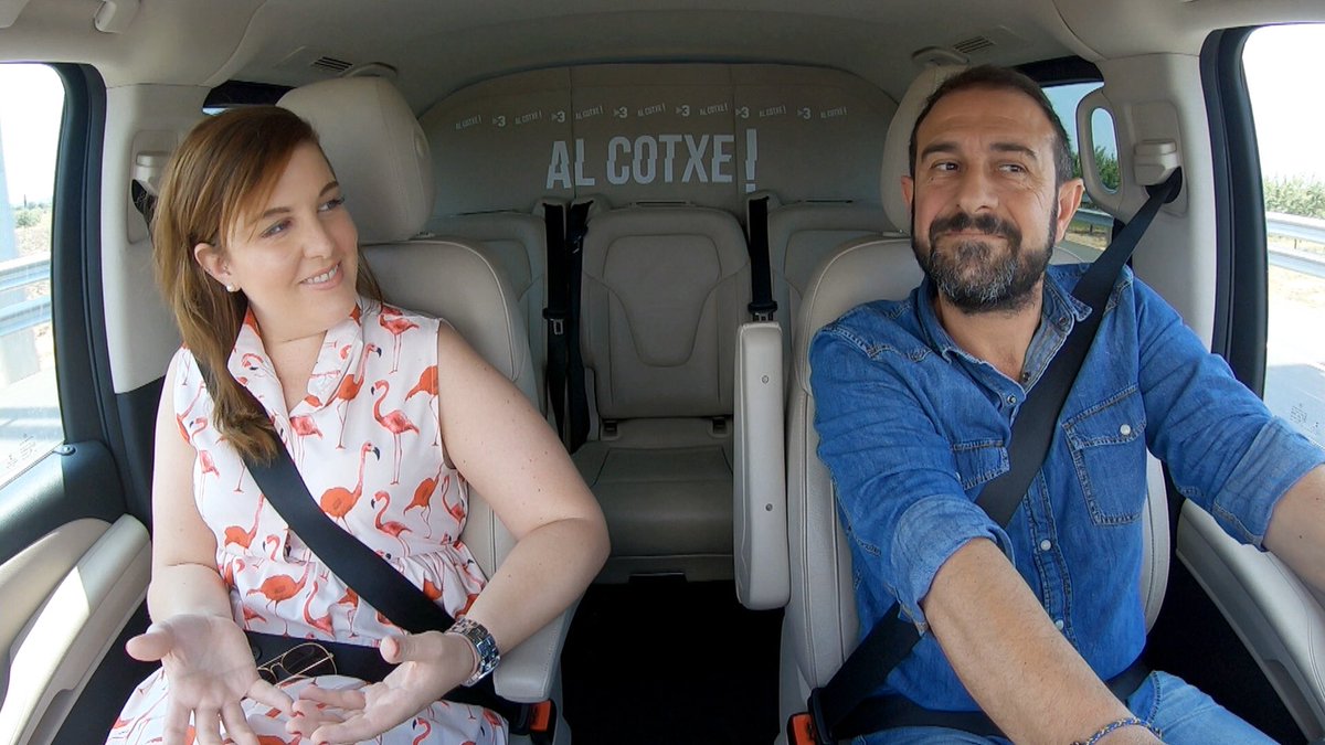 alcotxetv3's tweet photo. “Vaig fer la ‘No Boda’ una festa sense nuvi, però on tots els convidats simbolitzaven la parella. Volia agrair-los tot el suport que m’han donat des que fa 9 anys em van diagnosticar el 1r càncer” Jahel Palatsí #AlCotxeTV3 https://t.co/oMdGYI8Bid