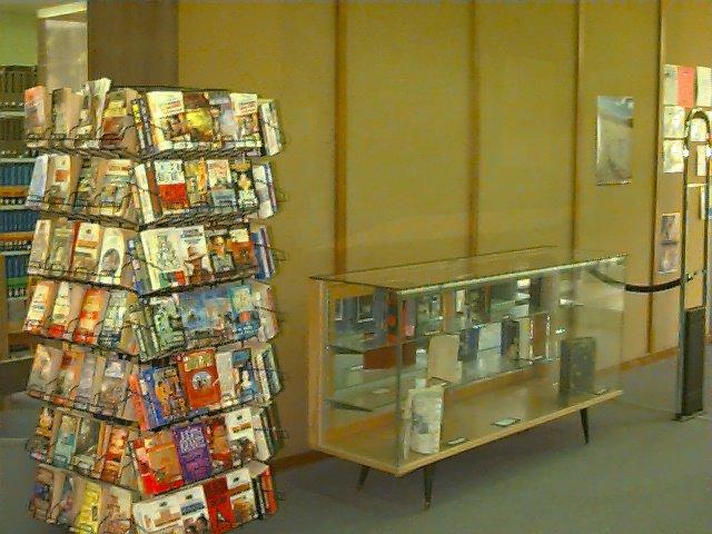 GraysonLibrary's tweet photo. With the 2018 Fall semester right around the corner, the #GraysonLibrary looks back on a simpler time and reminisces about what the library looked like before the renovation. #daysgoneby https://t.co/0n6s4vygbm