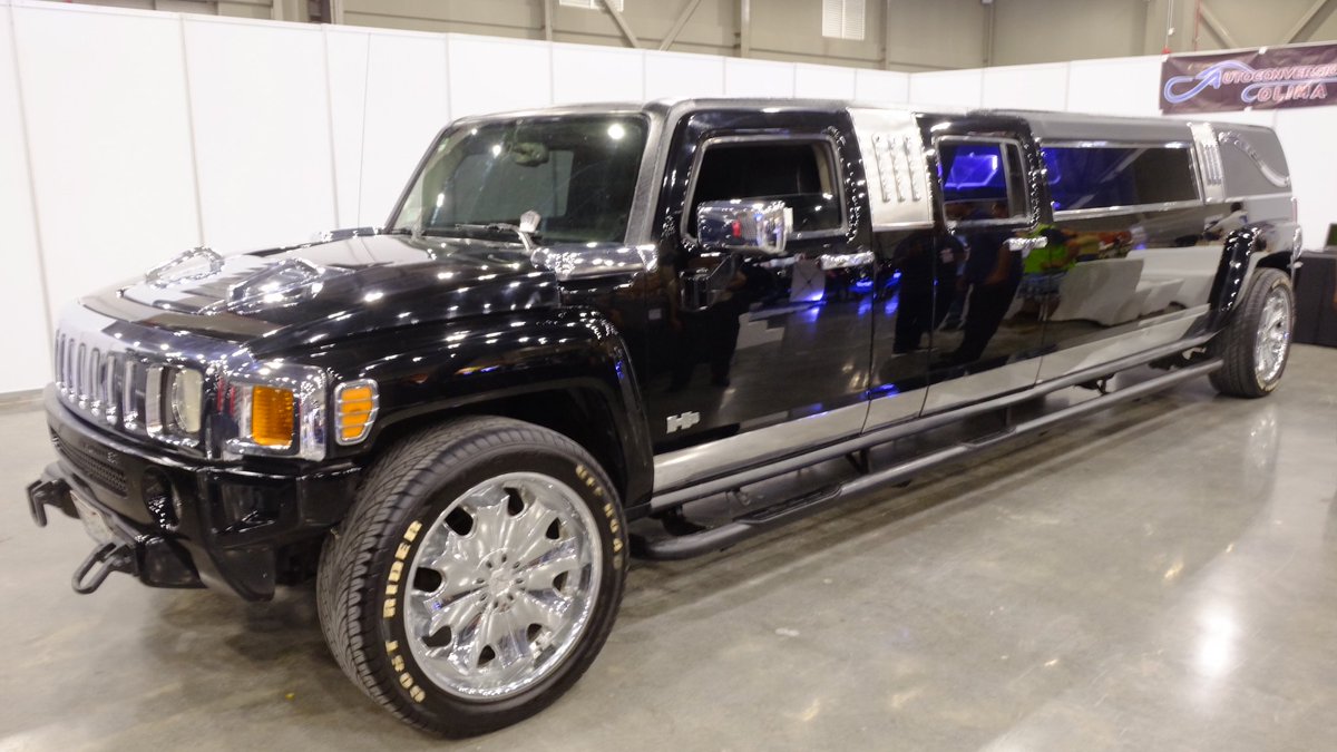 MemorialReefs's tweet photo. Our favorite hearse from #FUMEXPO 2018!! Ours would need to be converted to #biofuel 😋 https://t.co/MLuWLZ6Xjv