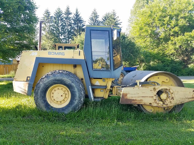 Equipstation's tweet photo. 1994 Bomag 213D-2 Roller For Sale, 84" Smooth Drum, Closed Cab.
4600 Hours https://t.co/gTzibx0fiA