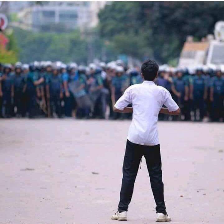 Anti_Hasina's tweet photo. #Bangladesh as a Police state! check out the human rights violation by the government itself! #WeWantJustice @AP @AFP @hrw @UNICEFUSA @UNICEF @UNHumanRights @Trevornoah @NBCNews @CNN @bbc https://t.co/aJZEoi8dOu