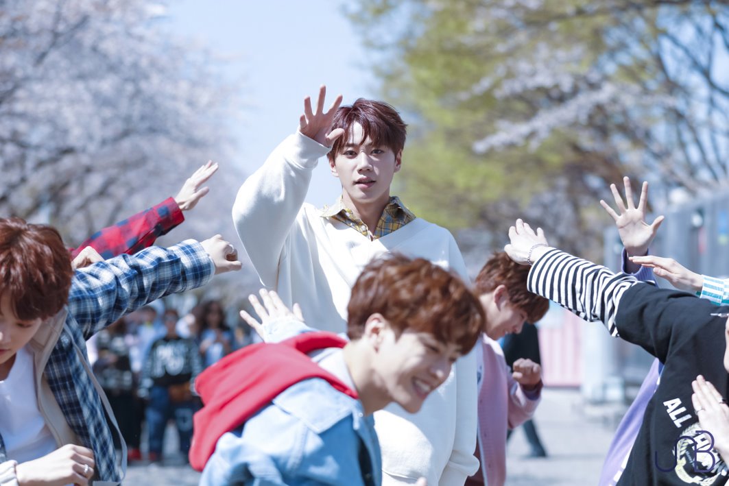 Autumn_Serenade's tweet image. Jun with superpowers. Someone can cast him in a Marvel-type drama/movie next as the character that can do anything and everything 💕💕💕

#theunit #unitb #unb #ukissjun #ukiss #jun #leejunyoung