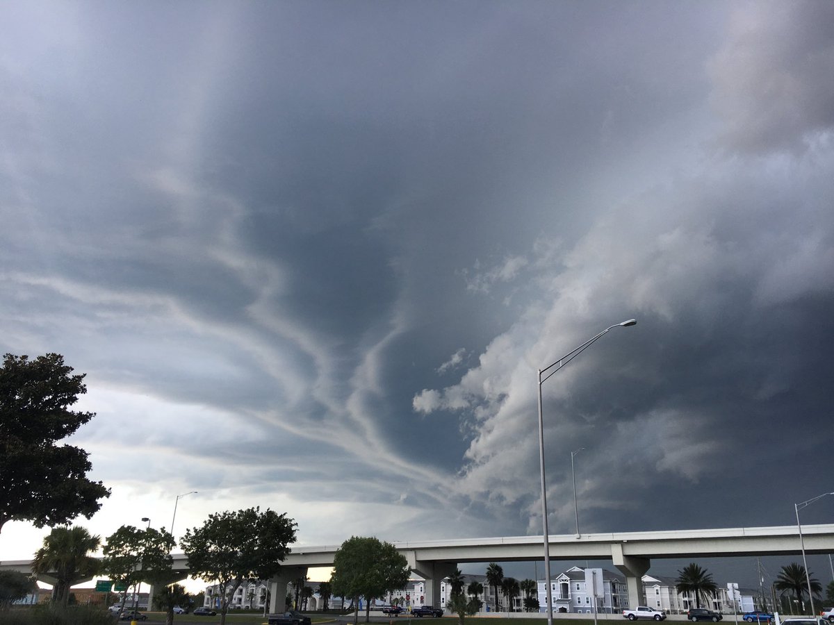 Some crazy clouds by the Thomas Dive flyover. #PCB #weather #clouds ⁦<a href="/WJHG_TV/">WJHG-TV</a>⁩